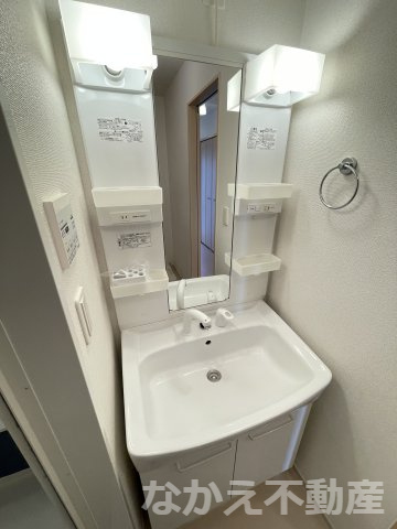 【洗面所】 | 明るい洗面所です