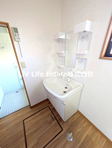 住吉町4丁目貸家の洗面所