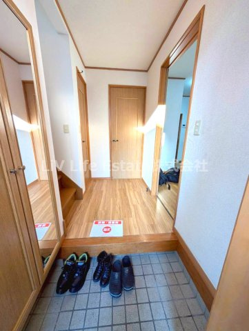 住吉町4丁目貸家の玄関