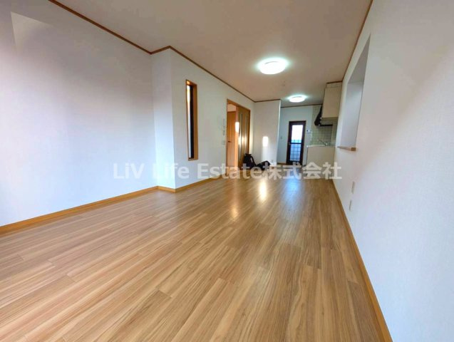 住吉町4丁目貸家の居間・リビング