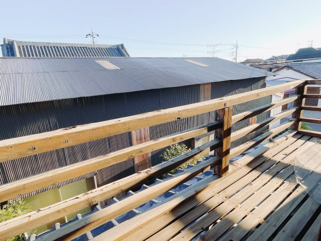 【中古戸建】前橋市山王町のバルコニー|■バルコニー｜あたたかな陽のひかりを浴びることのできるバルコニー。お洗濯物やお布団を干せば、家族みんなが気持ちよく暮らすことができます(*^^*)
