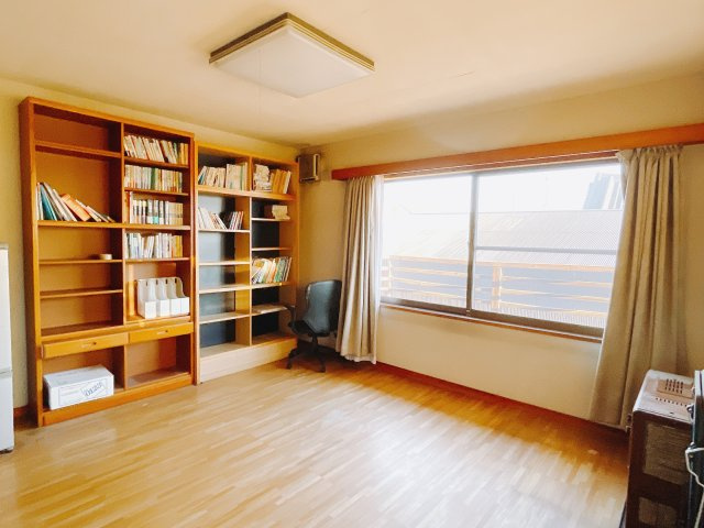 【中古戸建】前橋市山王町の洋室|■2階洋室｜子供部屋のメリットは「自立心を養うことができる」「自分で整理整頓できるようになる」そして、お子様が成長した際には「プライバシーを確保できる」といい事だらけ♪