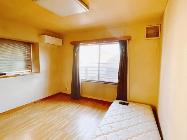 【中古戸建】前橋市山王町の洋室|■2階洋室｜ナチュラルカラーの床です。模様替えなどとても楽しく工夫できます♪陽当たり、風通しもとても良いので毎日快適な生活スタートです！子供部屋にも良いですね♪