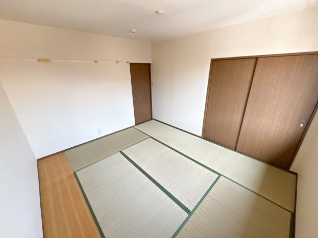 エステートピア学園前の和室