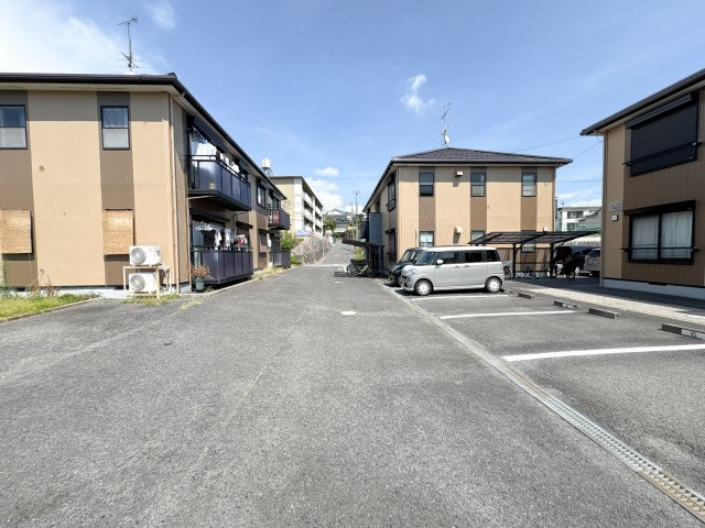 エステートピア学園前の駐車場