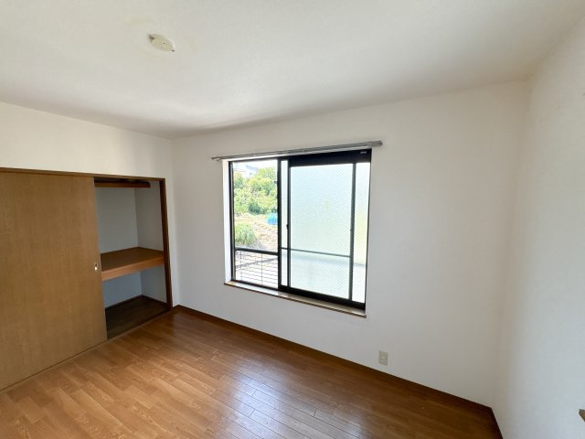 エステートピア学園前の洋室