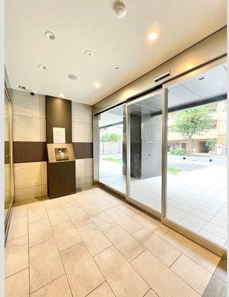 エスリード上前津テルツェのエントランス