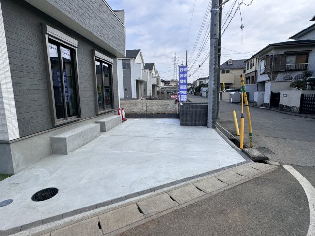 松戸市六高台３丁目新築戸建【六実第三小学校：2分】の駐車場|A号棟駐車スペース
