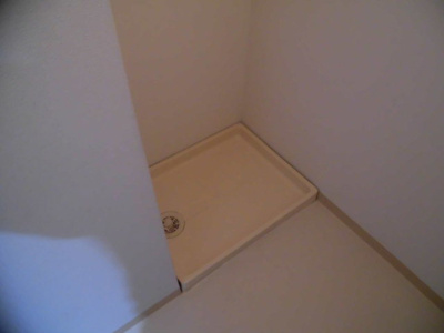 【設備】 | シャングリラみつもと | 室内に洗濯機置場があります