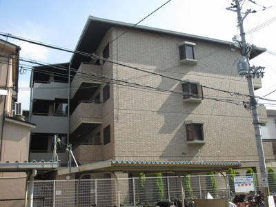 【外観】 | シャングリラみつもと | 建物の個性を主張するシックな外観です