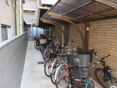 【その他】 | シャングリラみつもと | 屋根のある自転車置き場です