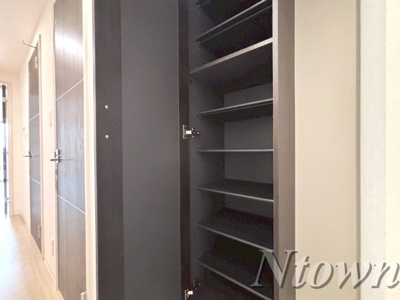 【玄関】 | ル・シエル大秋 | 収納もある玄関です