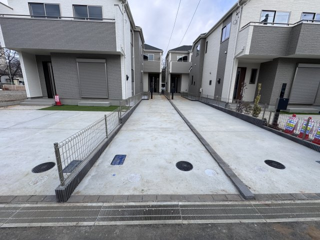 松戸市六高台３丁目新築戸建【六実第三小学校：2分】の駐車場|B号棟駐車スペース・縦列２台駐車可