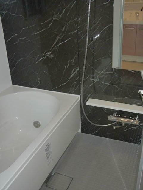 クイン・メゾン浅草の浴室