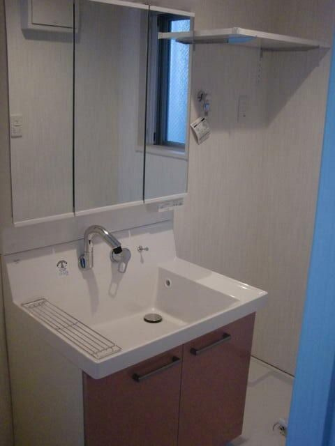 クイン・メゾン浅草の独立洗面台