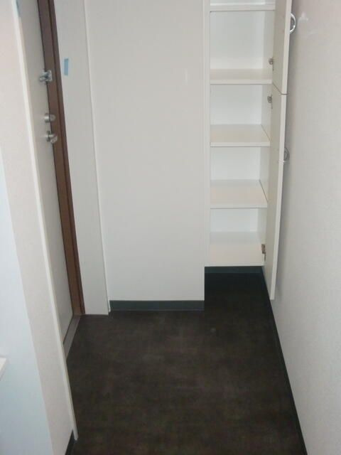 クイン・メゾン浅草の玄関