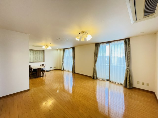 【居間・リビング】 | 本庄市緑１丁目　中古戸建