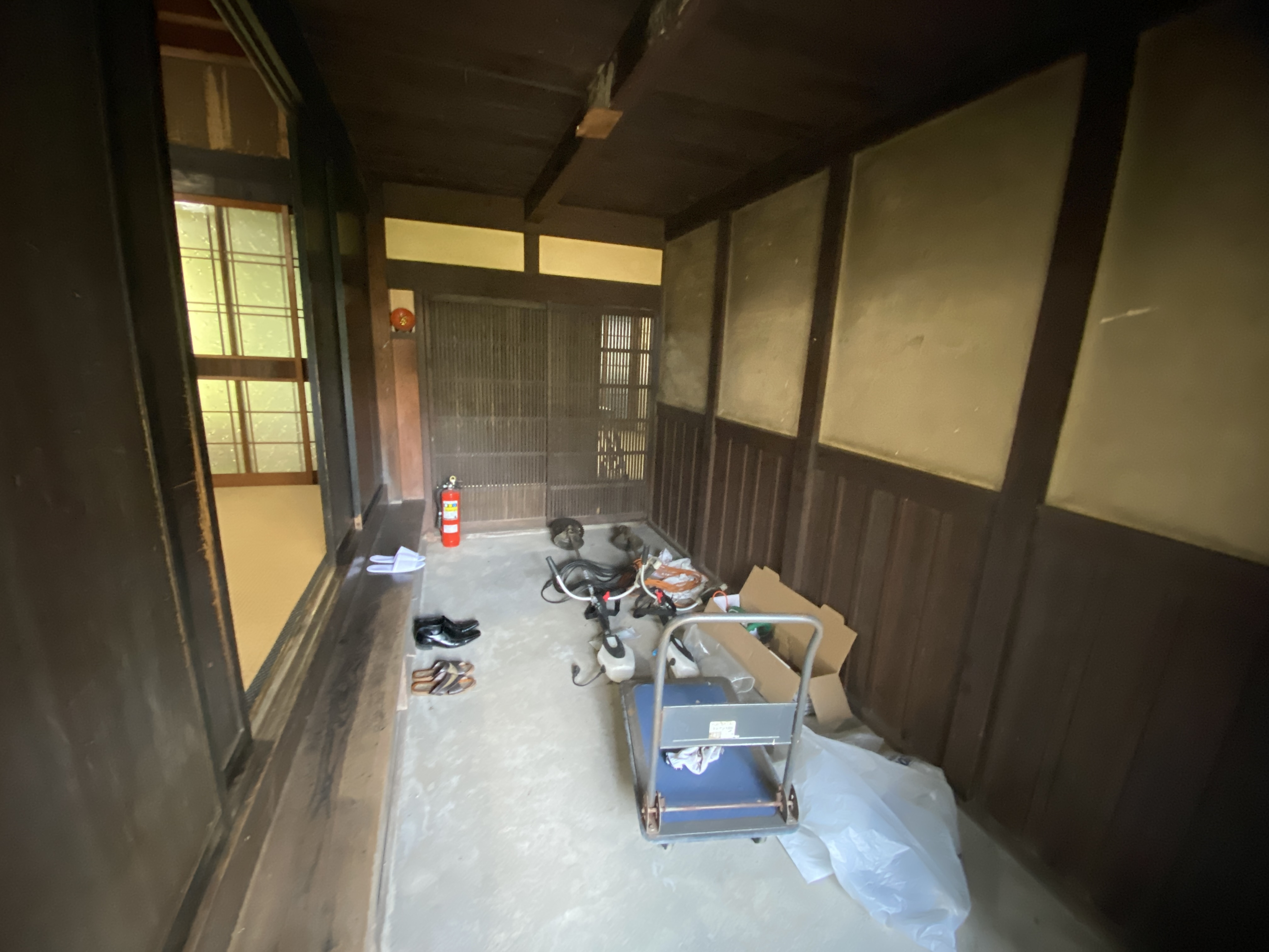 丹波市山南町井原の中古一戸建の玄関
