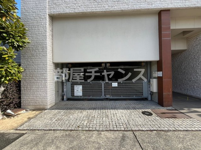 ドゥーエ大須の駐車場