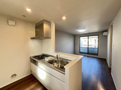 【キッチン】 | 【シャーメゾン】グランドゥール桜木Ⅲ | 2025年築のグランドゥール桜木Vの写真を利用しております