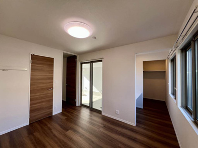 【洋室】 | 【シャーメゾン】グランドゥール桜木Ⅲ | 2025年築のグランドゥール桜木Vの写真を利用しております