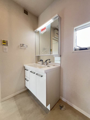 【独立洗面台】 | 【シャーメゾン】グランドゥール桜木Ⅲ | 2025年築のグランドゥール桜木Vの写真を利用しております