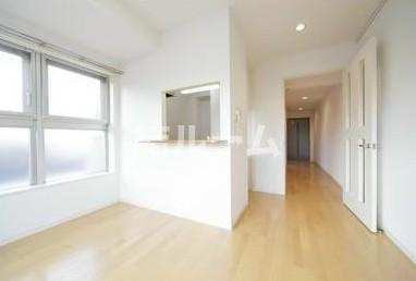 板橋区赤塚２丁目の賃貸マンションの居間・リビング