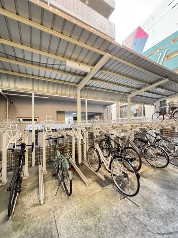 エステムコート新神戸エリタージュの駐車場