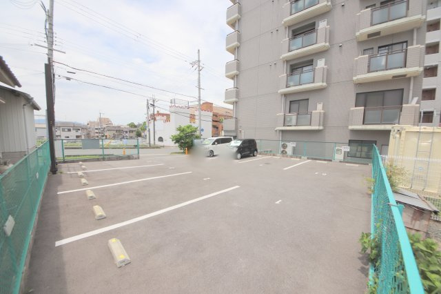 リバーサホ萬の駐車場