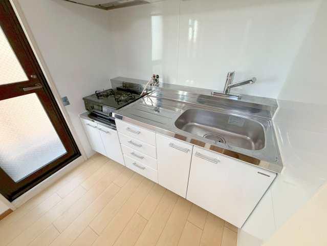 リバーサホ萬のキッチン