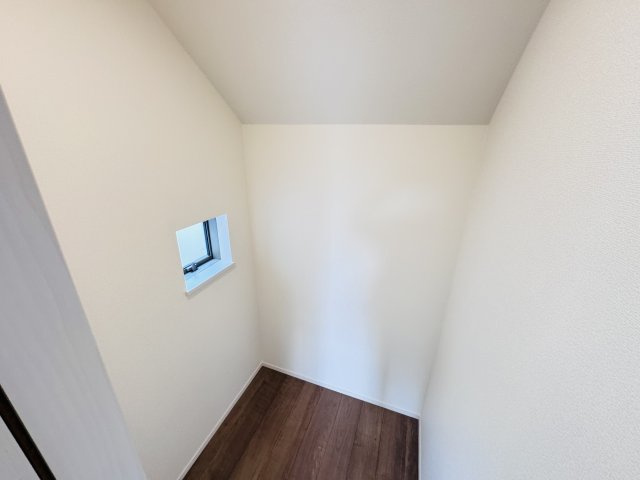 松戸市六高台３丁目新築戸建【六実第三小学校：2分】の寝室|7.12帖寝室・フリースペース