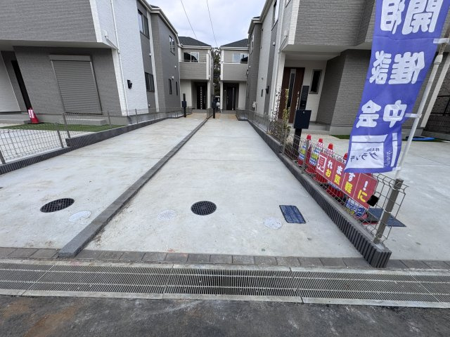 松戸市六高台３丁目新築戸建【六実第三小学校：2分】の駐車場|D号棟駐車スペース・縦列2台駐車可