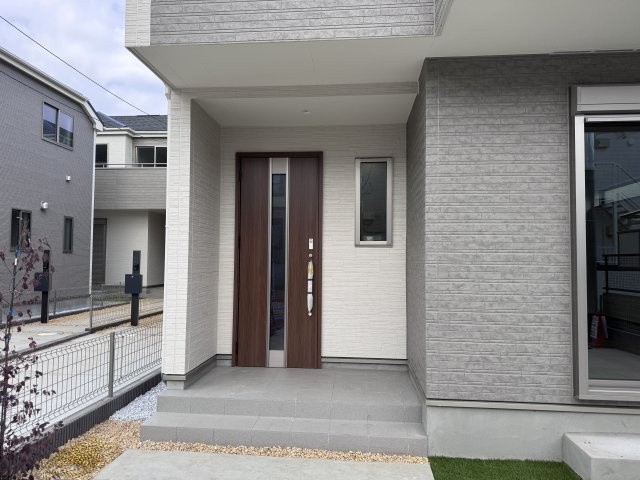 松戸市六高台３丁目新築戸建【六実第三小学校：2分】のエントランス|エントランス・玄関ポーチ