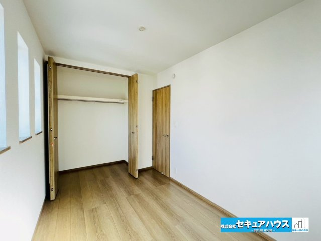 【同施工物件ご案内可能】刈谷市築地町二丁目　全5棟の内観：施工例|【高機能トイレイメージ】
◆高機能トイレの多くは便器のフタの開閉が自動であり、使用後に手動で水を流す面倒もなく非常に便利です。スタイリッシュな見た目で、お掃除しやすく、節水効果が高いです。
