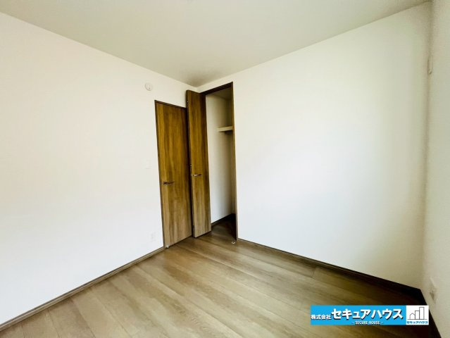 【同施工物件ご案内可能】刈谷市築地町二丁目　全5棟の内観：施工例|【洋室イメージ】
◆広々とした居住空間は日々の暮らしを彩り、心のやすらぎと満足感を与えてくれます。通風と採光を考慮した設計は子供たちはのびのび育ち、家族でくつろぎと団らんを生み出します。