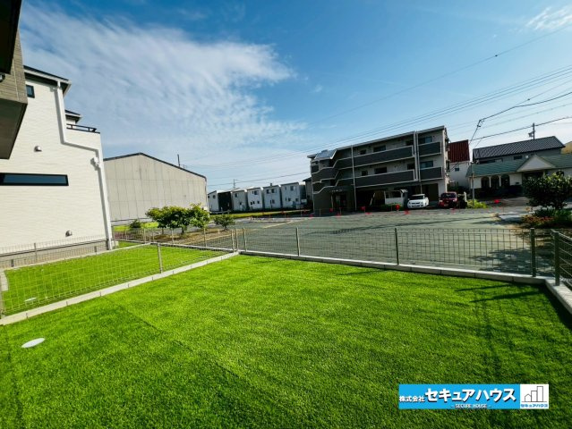 【同施工物件ご案内可能】刈谷市築地町二丁目　全5棟の内観：施工例|【バルコニーイメージ】
◆見晴らしもよく、太陽の温かな温もりをめいっぱい受け止めてくれます。
太陽の光と爽やかな風を受けたお洗濯物はあっという間に乾き、取りこむ時には太陽の匂いを感じられそうですね。　