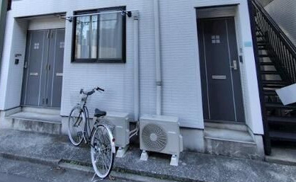 ジュネス香和Ｃ棟のエントランス