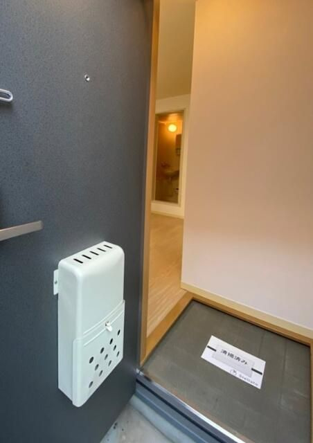 ジュネス香和Ｃ棟の玄関|収納もある玄関です