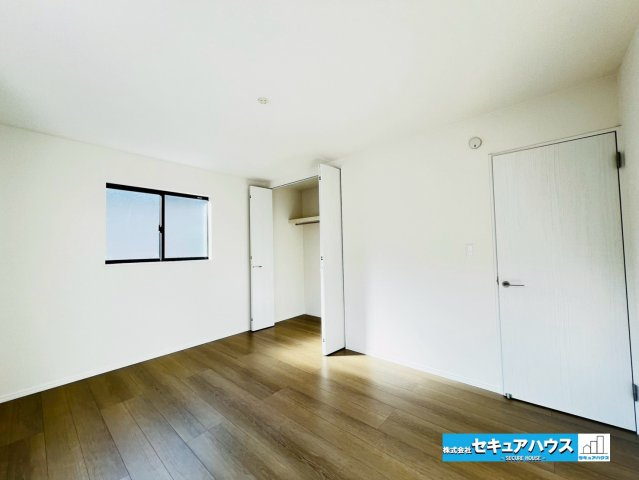 【本日ご案内可能】刈谷市築地町二丁目　全5棟の洋室|【洋室7.87帖】
◆広々とした居住空間は日々の暮らしを彩り、心のやすらぎを与えてくれます。通風と採光を考慮した設計は子供たちはのびのび育ち家族でくつろぎと団らんを生み出します。　　　　　　　　　　　