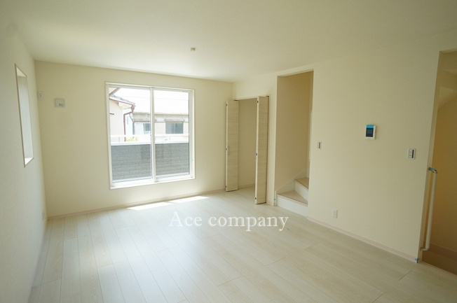 【居間・リビング】 | 東住吉区今川4丁目　【1号棟/全2棟】 | 【LDK：16帖】リビングに収納あります♪