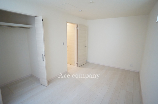 【寝室】 | 東住吉区今川4丁目　【1号棟/全2棟】 | 【1階：ストレージルーム7.5帖】クローゼット完備♪クローゼットの中に床下収納付きです♪