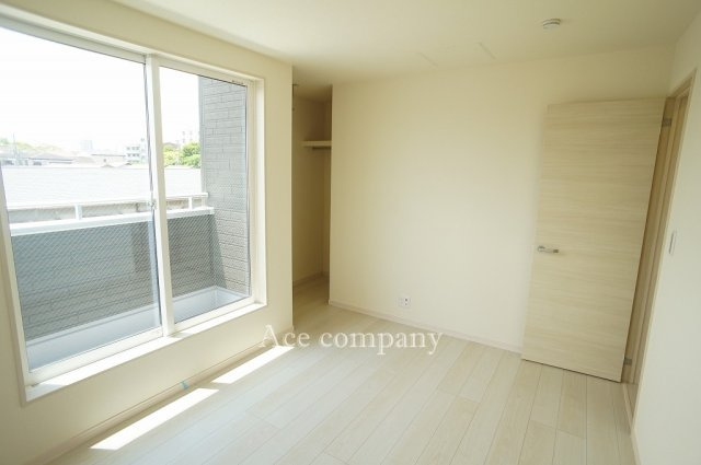 【子供部屋】 | 東住吉区今川4丁目　【1号棟/全2棟】 | 【3階：南側洋室6帖】クローゼット完備です♪