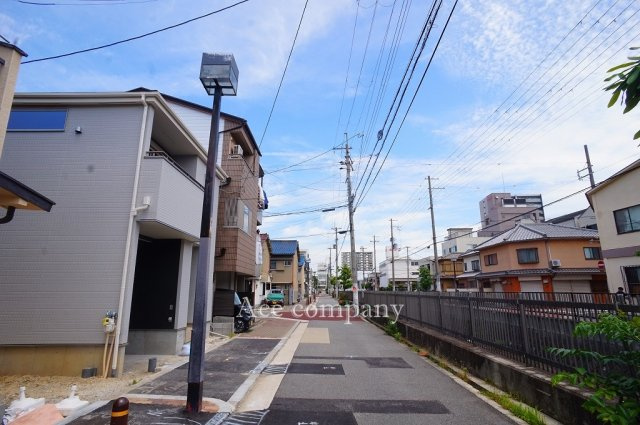 【前面道路含む現地写真】 | 東住吉区今川4丁目　【1号棟/全2棟】 | 【前面道路：幅員6ｍ☆（歩道付）】スーパー徒歩3分♪小・中学校、徒歩4分圏内です♪