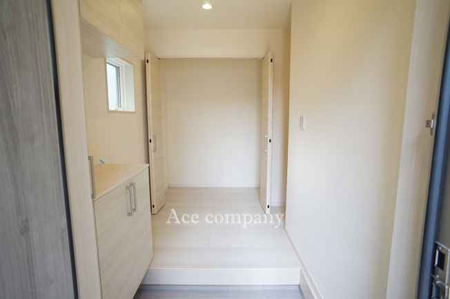 【玄関】 | 東住吉区今川4丁目　【1号棟/全2棟】 | 玄関人感センサー照明付き☆シューズボックス完備です♪