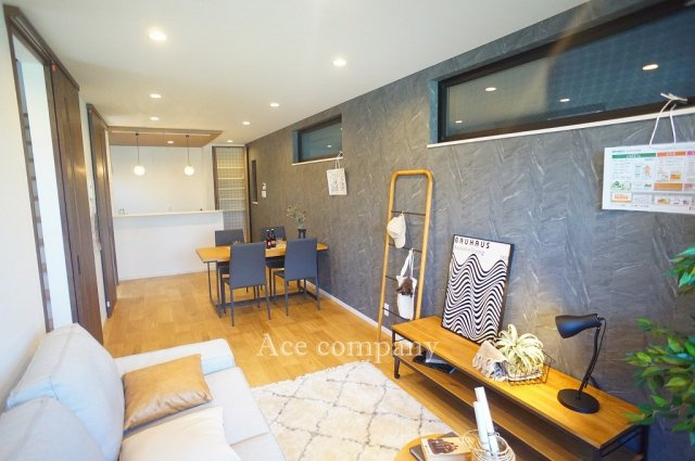 【居間・リビング】 | 東大阪市中小阪1丁目　【1号地/全2区画】 | 【LDK：約16.83帖】L・D・Kの3面に床暖房完備です☆
