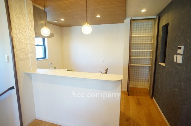 【キッチン】 | 東大阪市中小阪1丁目　【1号地/全2区画】 | 対面式のキッチン♪背面にパントリー（収納）あります♪