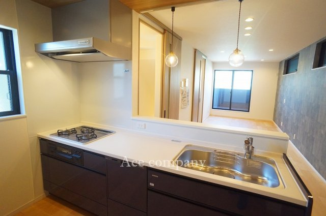 【キッチン】 | 東大阪市中小阪1丁目　【2号地/全2区画】 | 【タカラスタンダード製】食洗機＆浄水器完備のシステムキッチン☆ガラストップガスコンロ☆