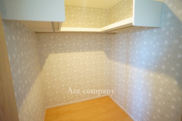 【収納】 | 東大阪市中小阪1丁目　【2号地/全2区画】 | 【3階：洋室8帖】のウォークインクローゼット内です♪