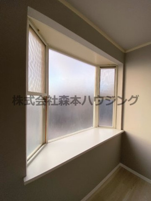 【内装】 | 　シャトレヴェールA棟 | 出窓が明るくしてくれます