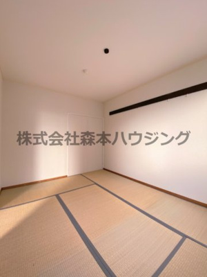 【寝室】 | 　シャトレヴェールA棟 | 落ち着いて過ごせるお部屋なので、寝室にいかがでしょうか